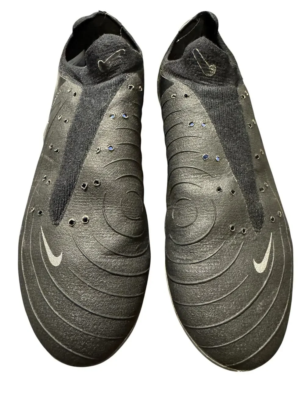 Nike Size 7 Flyknit US Black Soccer Cleats No shoe strings